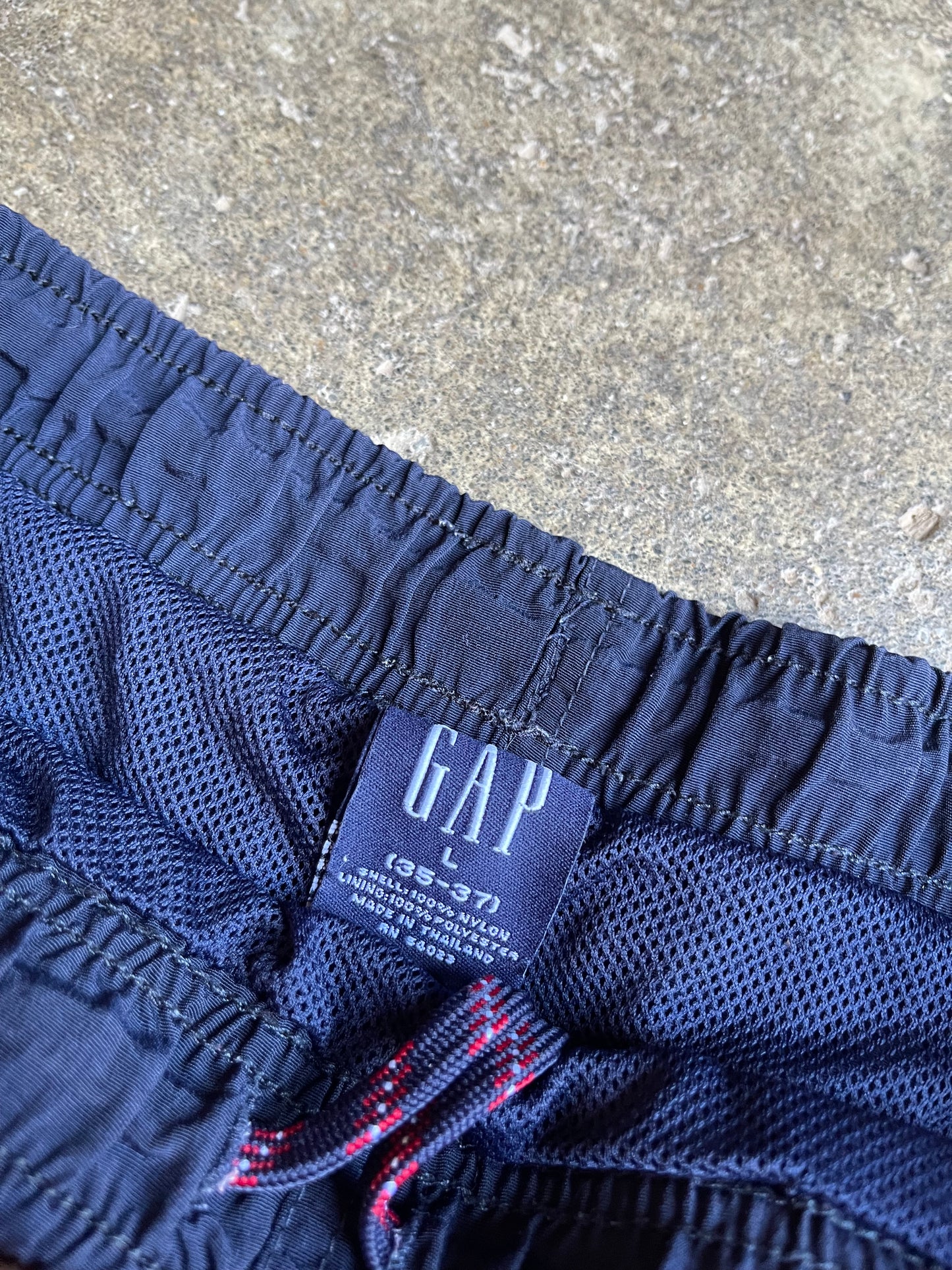 (L) 2000s Gap Shorts
