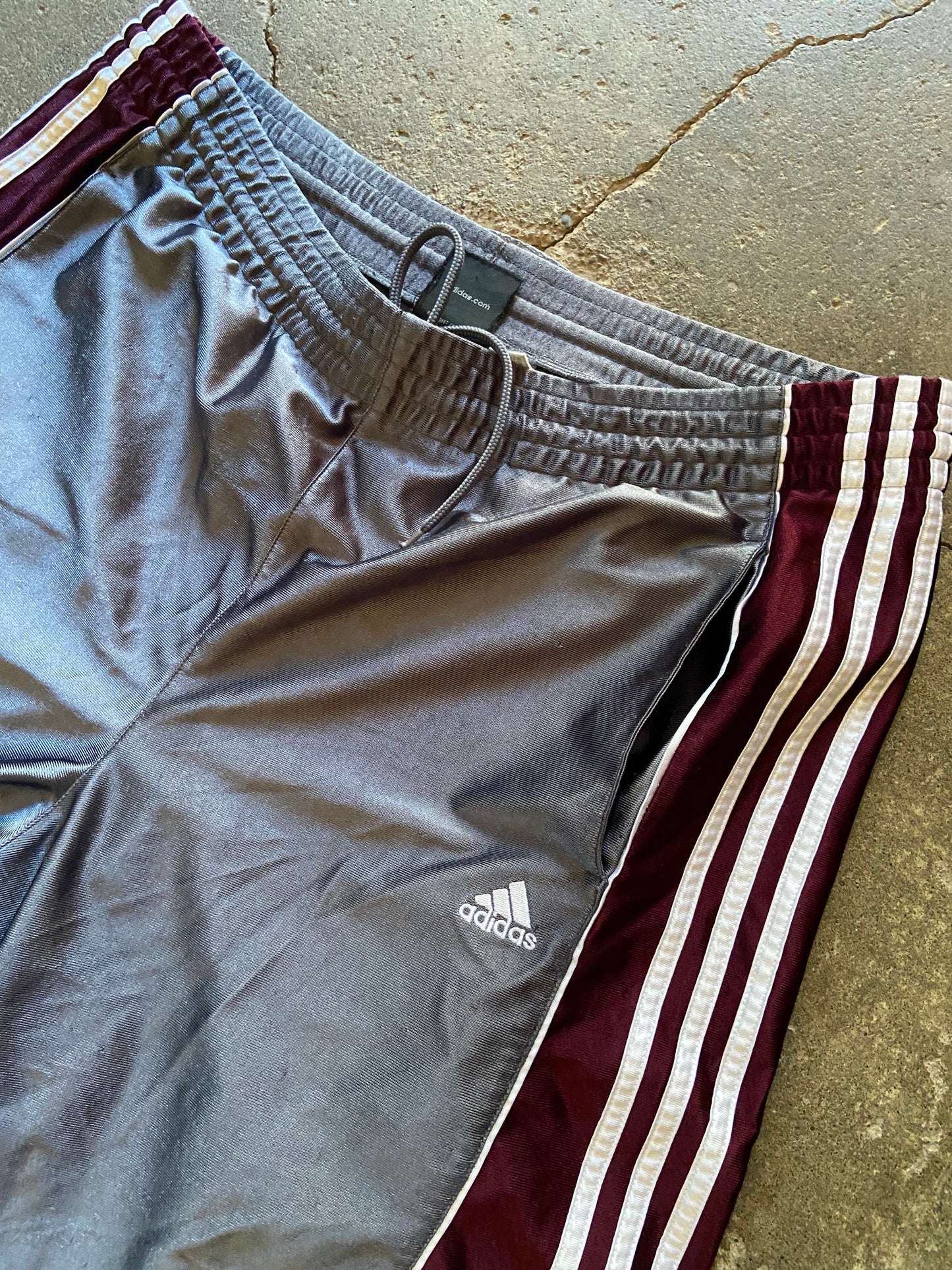 (M) 00s adidas shorts