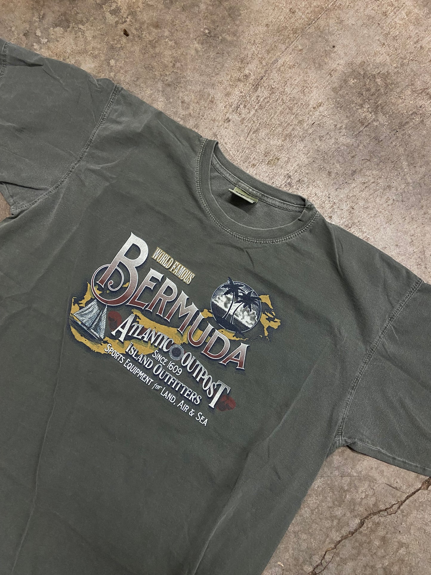 (L) Bermuda tee