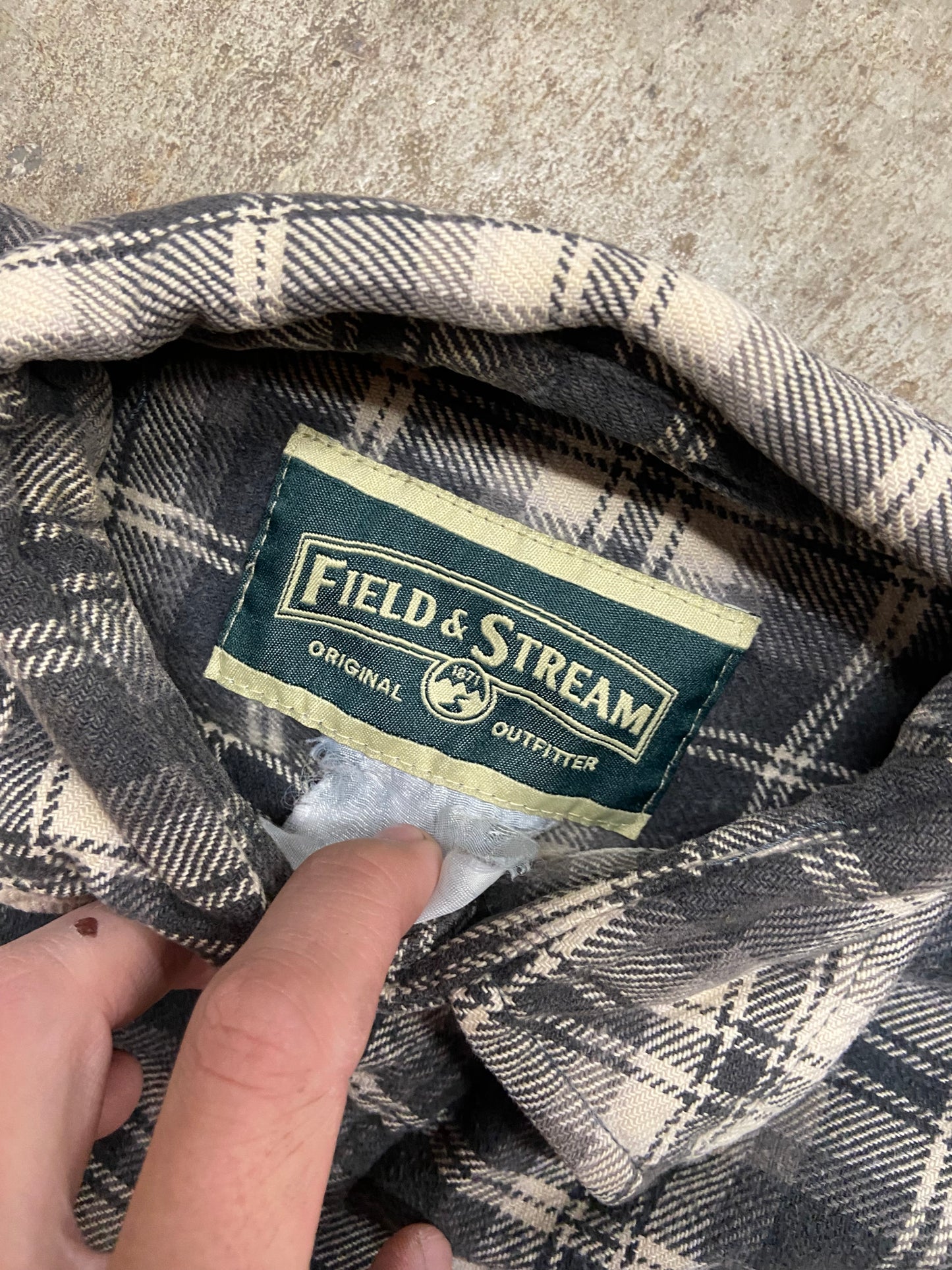 (L) Field n stream button up