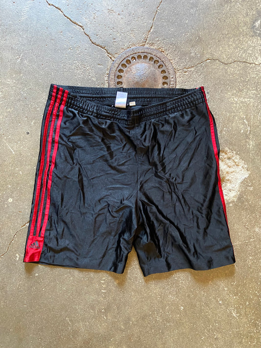 (L) 00s Adidas shorts