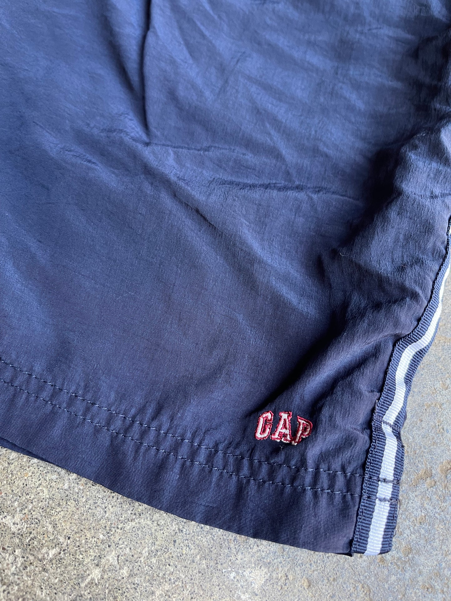 (L) 2000s Gap Shorts