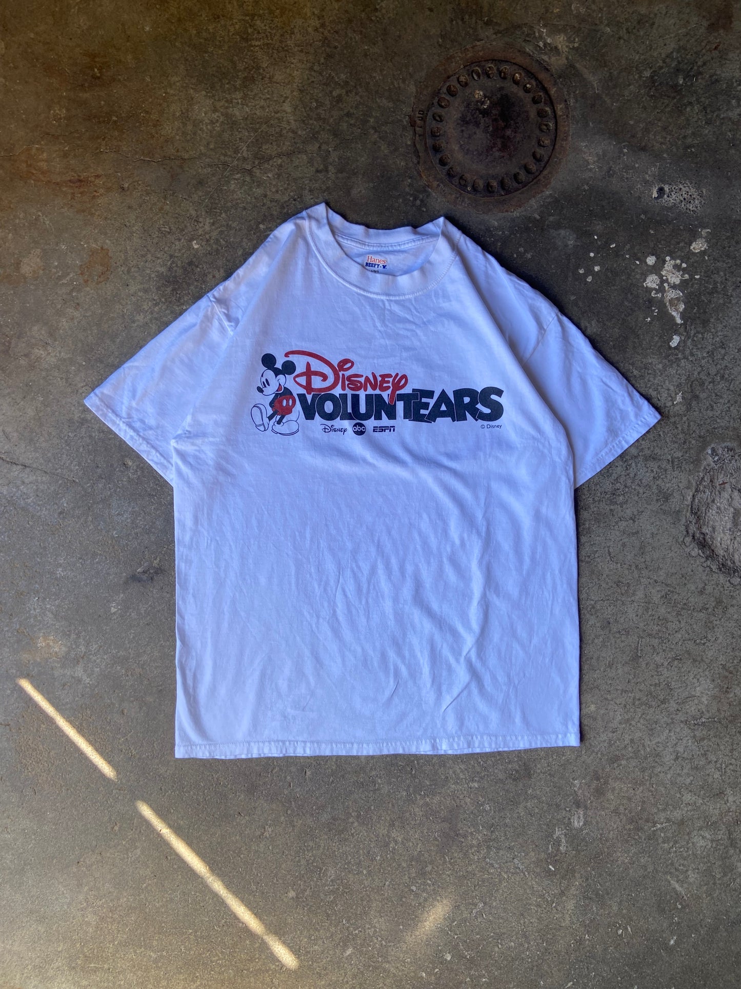 (L) 00s Disney Volunteer tee