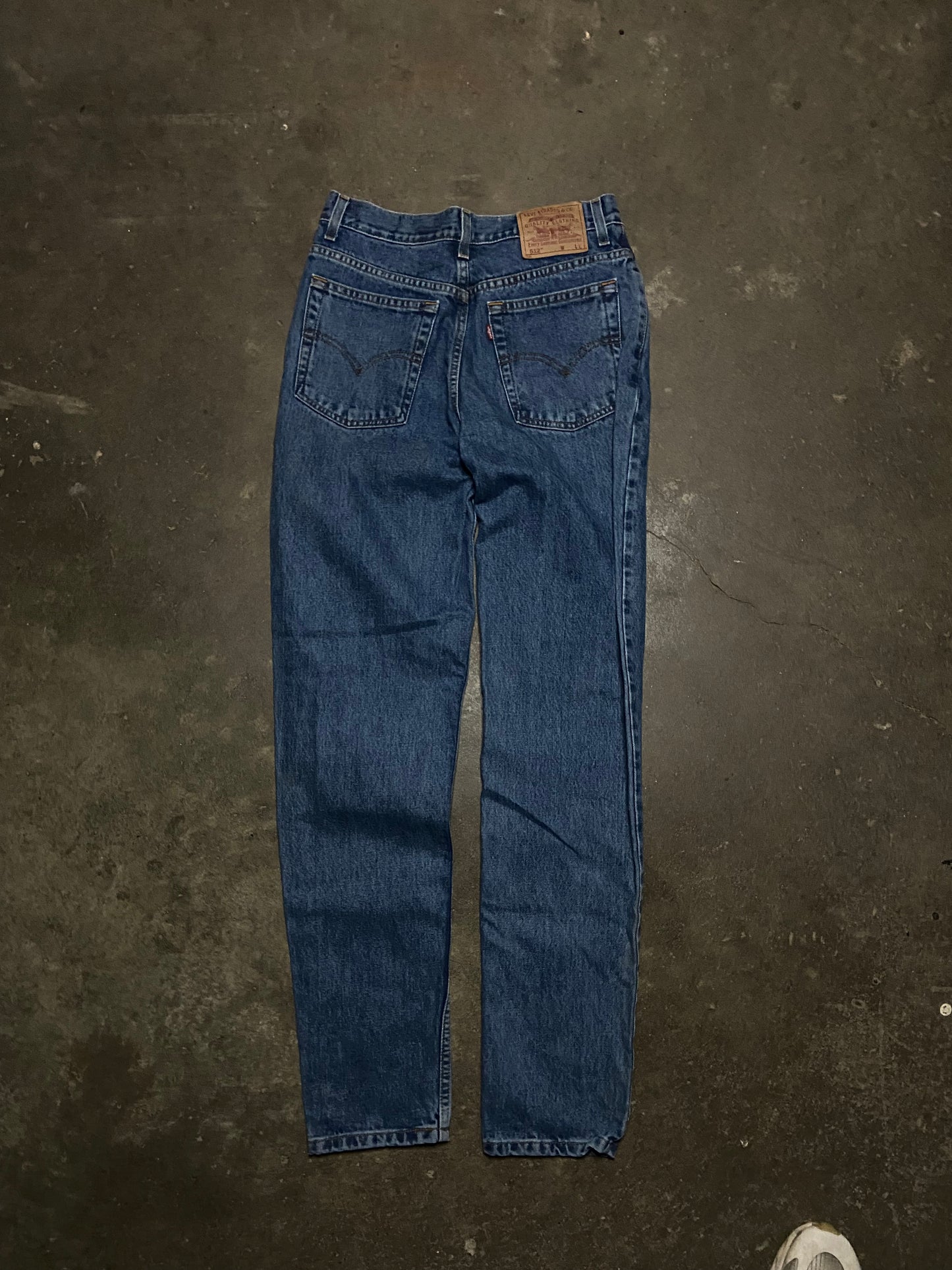 (10) Levi’s