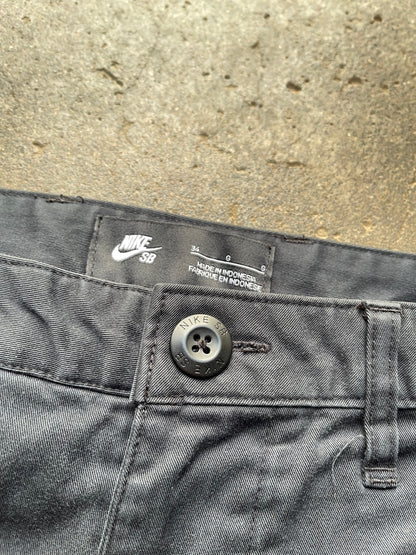 (34) Nike SB Pants