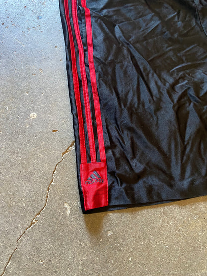 (L) 00s Adidas shorts