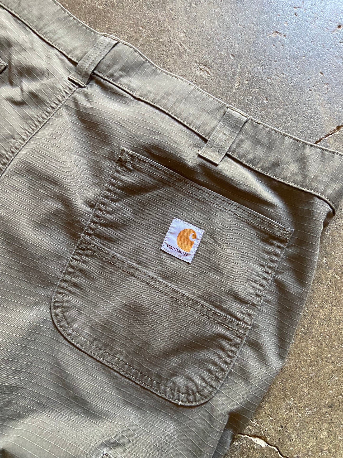 (42) 00s Carhartt shorts