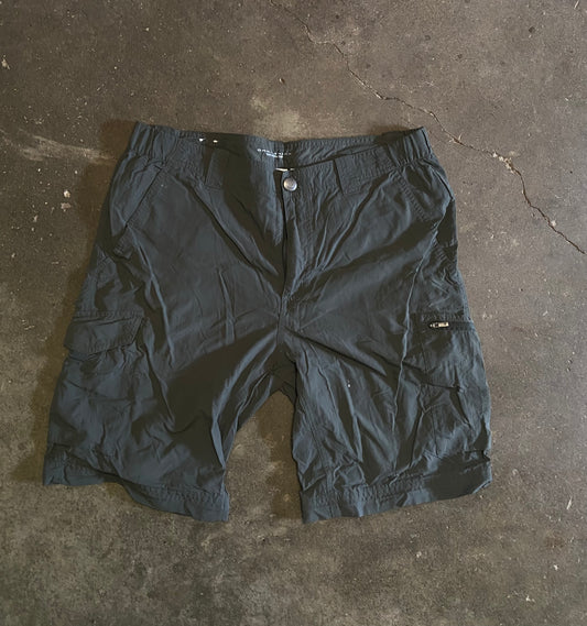 (34) 00s Columbia shorts