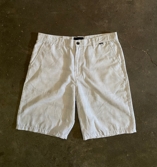 (34) 00s Hurley shorts