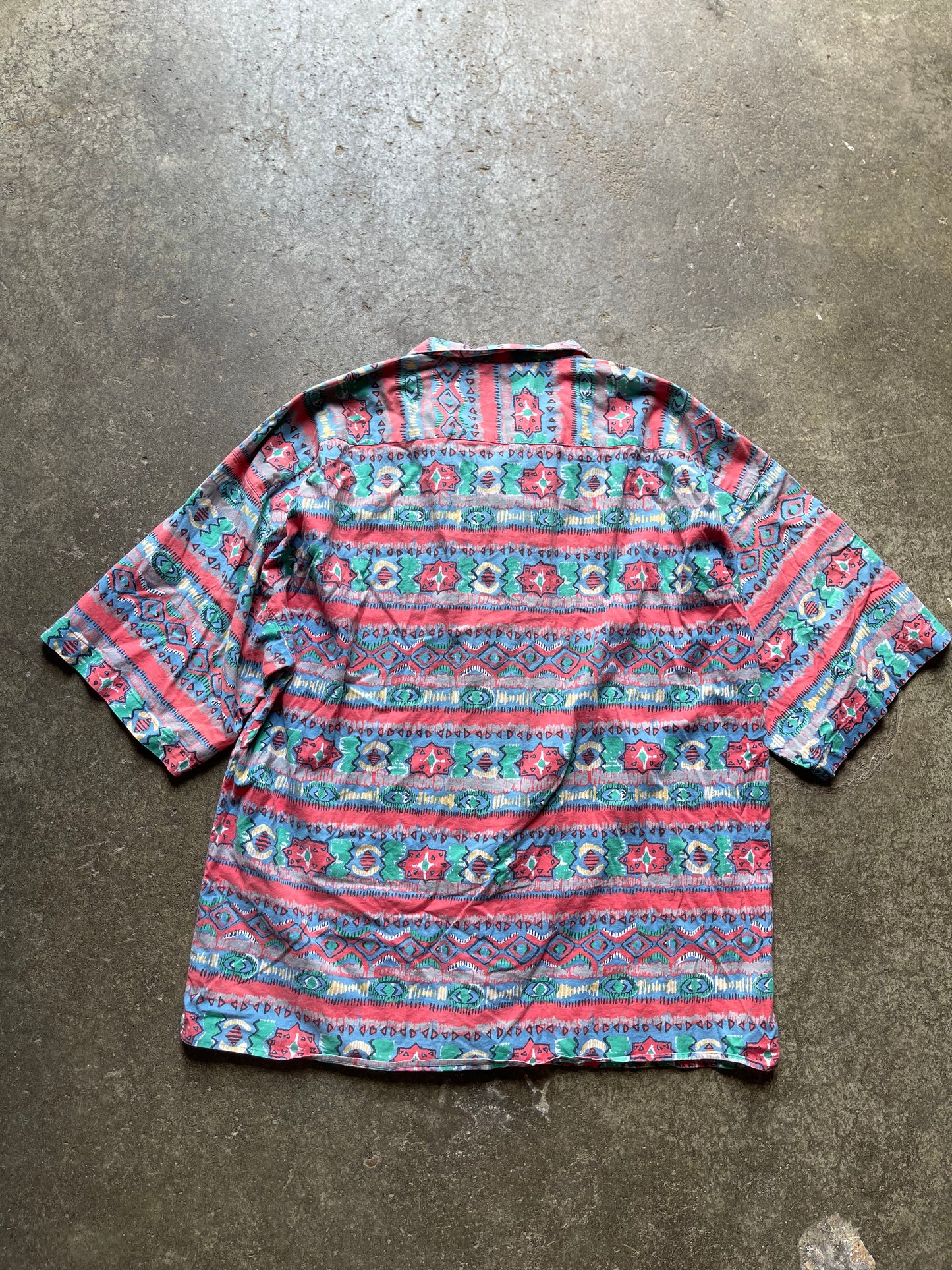 (L) 90s Patterned button up