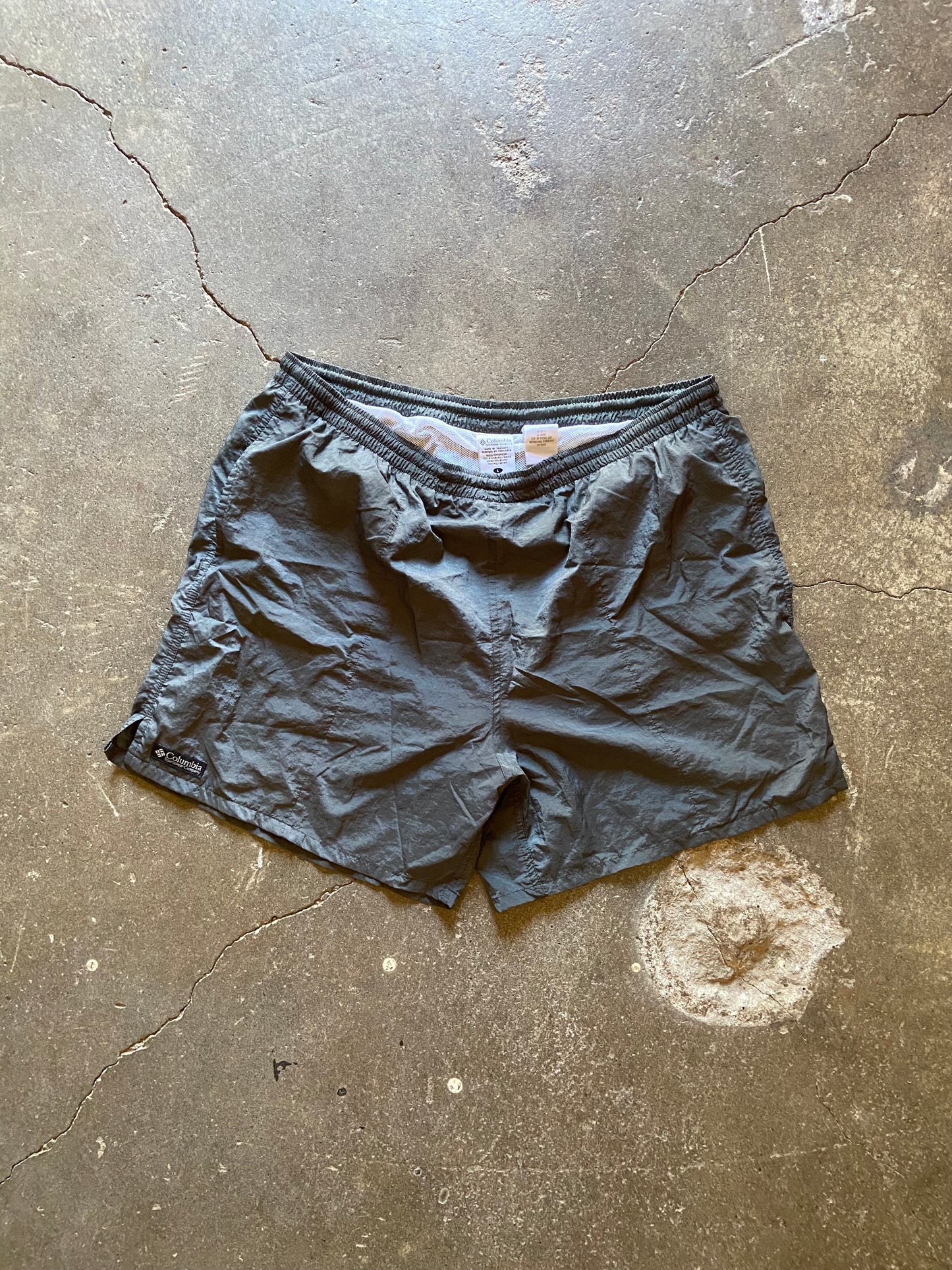 (L) 90s Columbia shorts