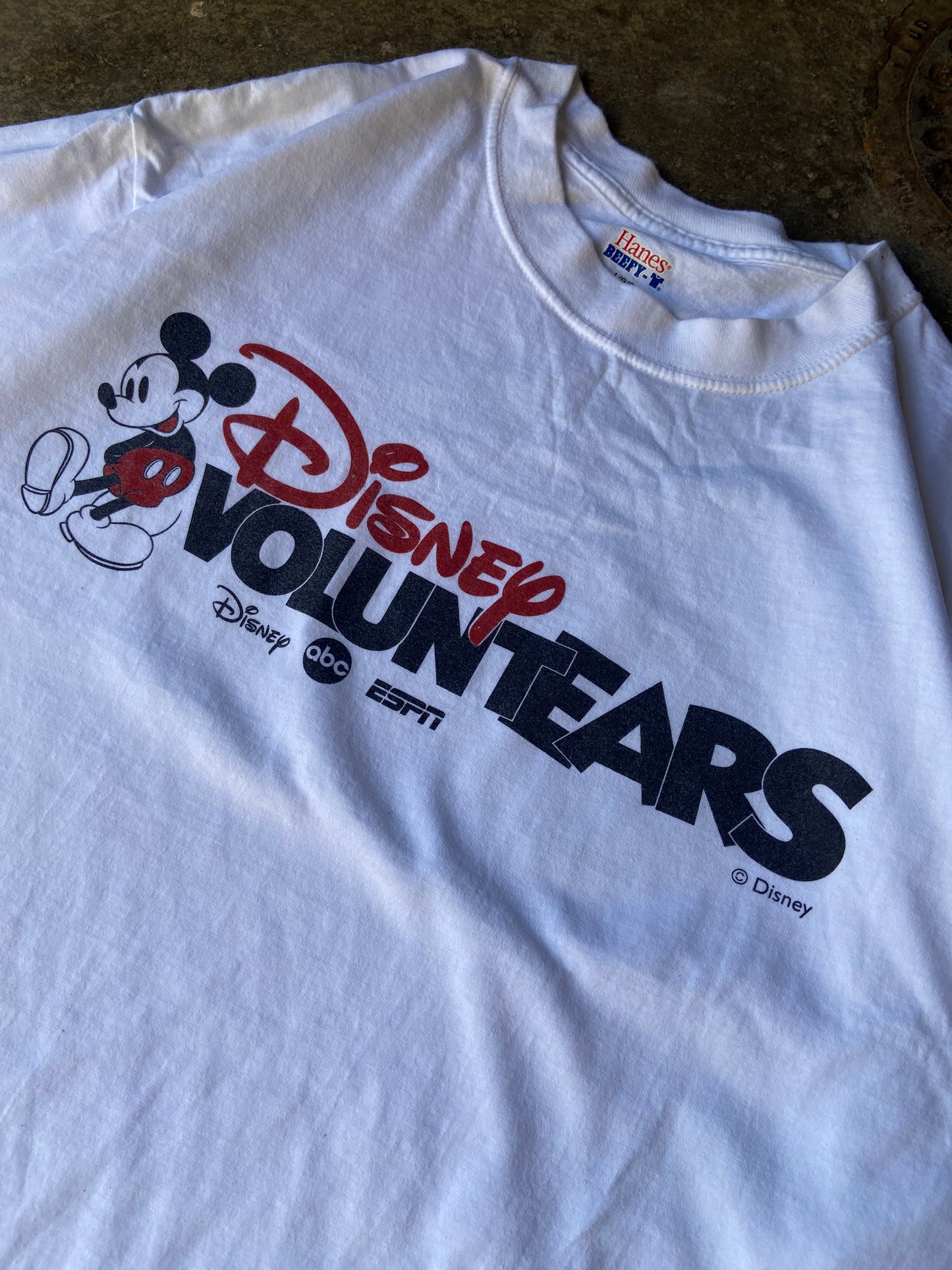 (L) 00s Disney Volunteer tee