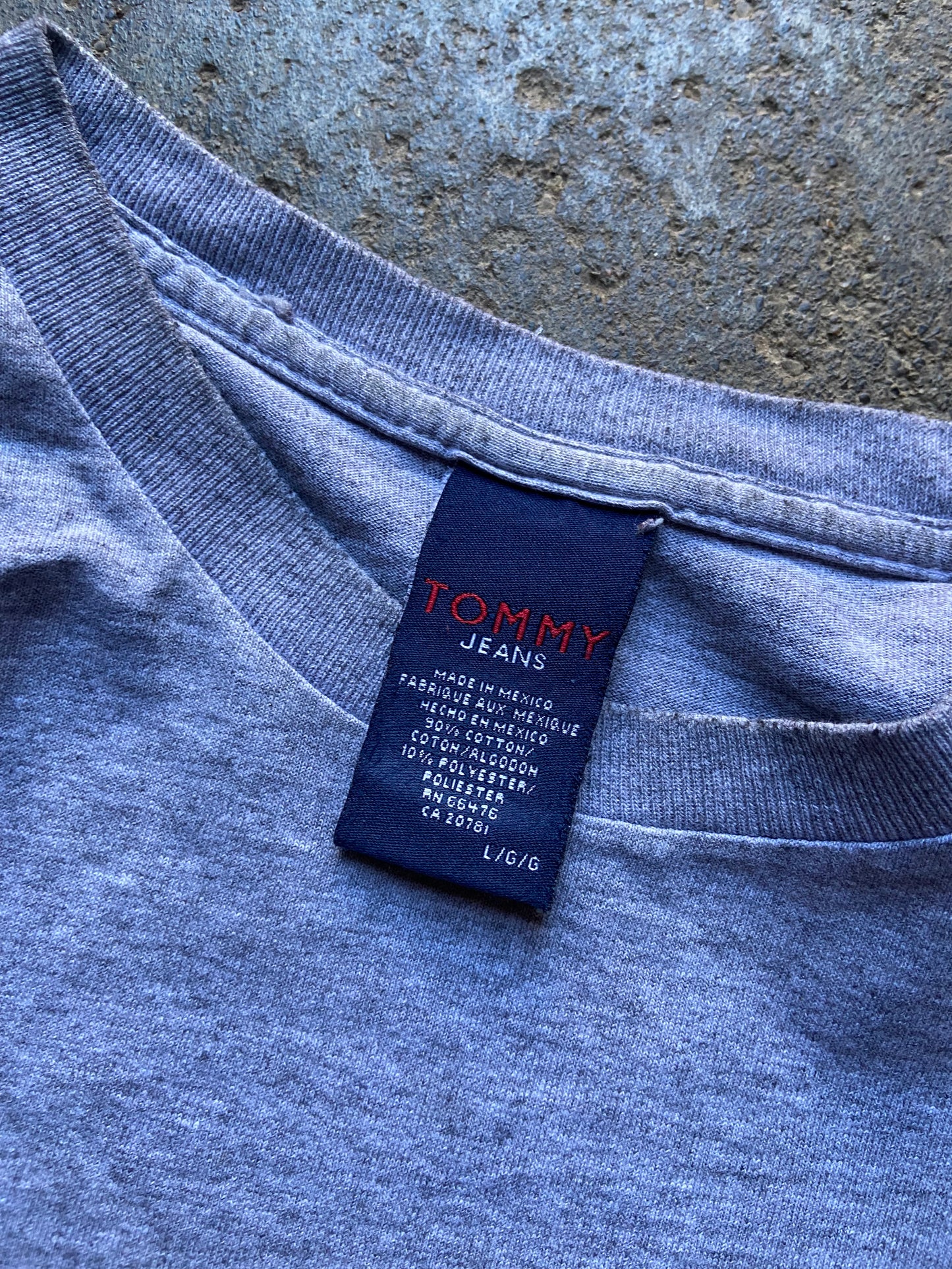 (L) Tommy jeans shirt