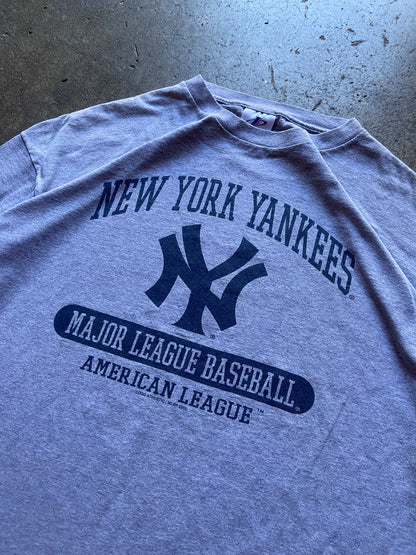 (XL) 2000s Yankees Long Sleeve Tee