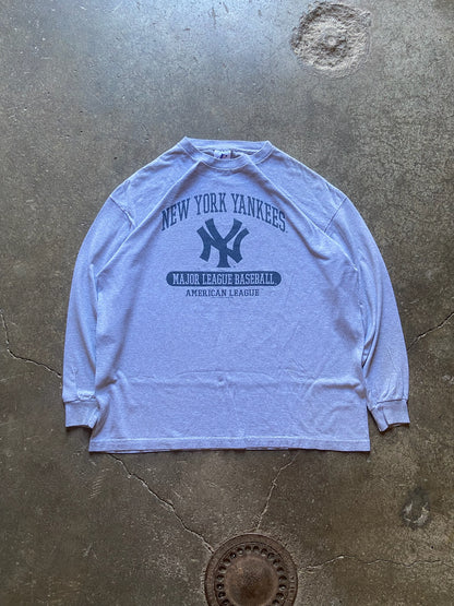 (XL) 2000s Yankees Long Sleeve Tee